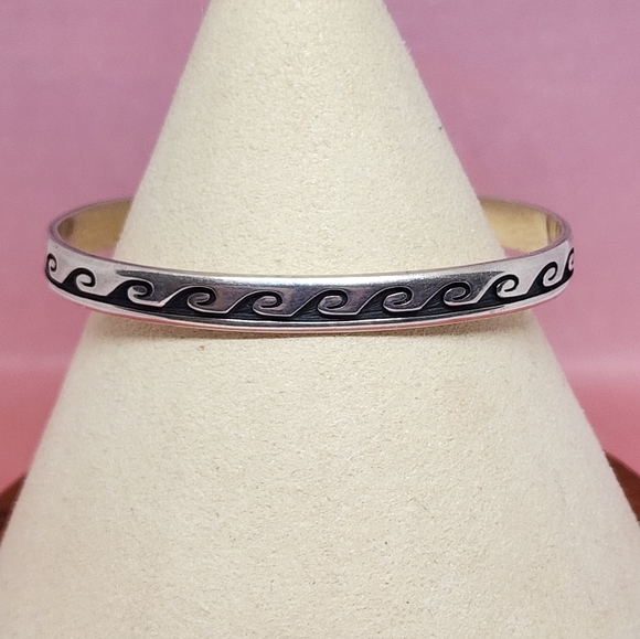 Leroy Honyaktewa Hopi Sterling Wave Cuff - Picture 5 of 5